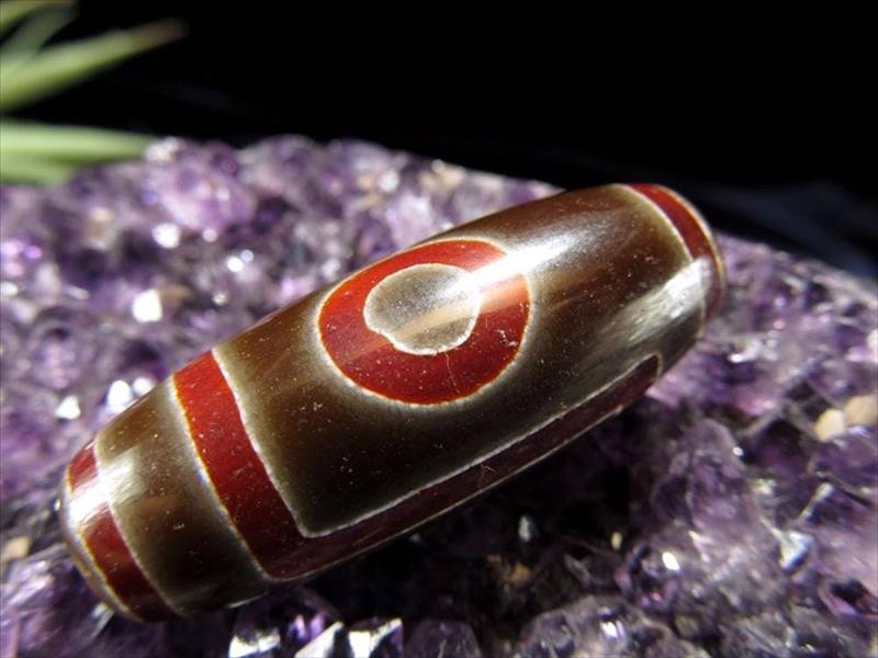 一眼山形 黒鳶赤紋天珠(いちがんやまがたくろとびせきもんてんじゅ) 全長約39mm 1個売り インパクトのある赤色模様