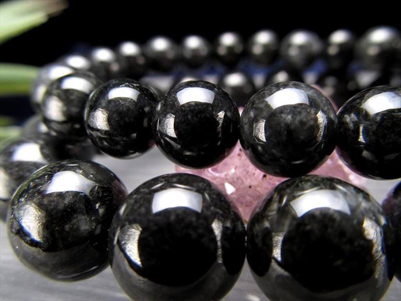 良好品質 ブラックジェイド 黒翡翠 /硬玉 ブレスレット 8mm×24珠前後 ビルマ翡翠 成功と繁栄の象徴 墨色のような深い色合い ミャンマー産