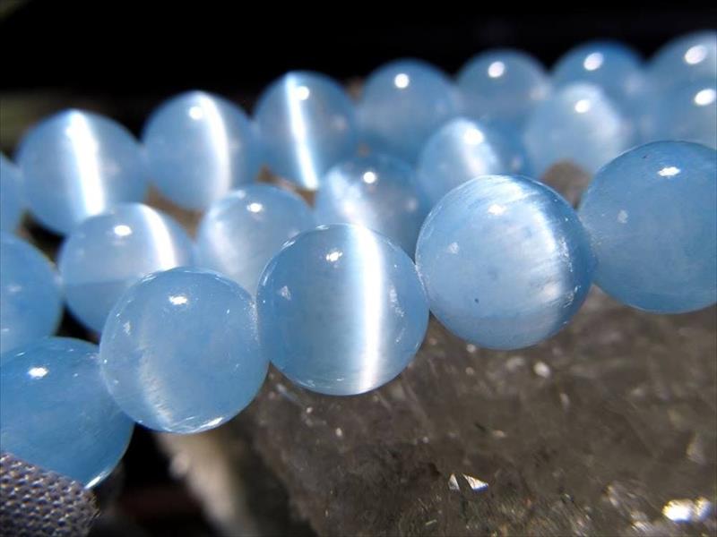 抜群のキャッツアイ効果 約8.5mm珠 シアンブルーカラー キャッツアイ セレナイト 透石膏 約36cm-38cm 一連 シルクのような繊維質 天然ジプサム