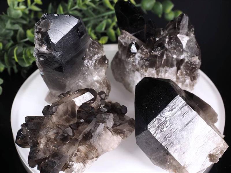 圧倒的支持 天然 黒水晶 モリオン クラスター原石 1個売り 重さ1000g-1050g 最強の魔除け・邪気払いの石 大自然の力強さギャランティカード付き ブラジル