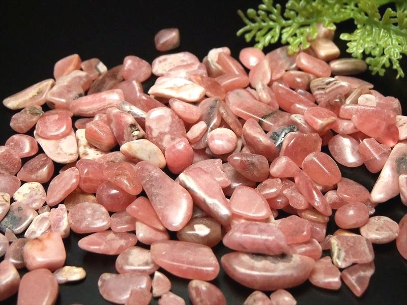 濃いピンク 透明感有り インカローズ さざれ 100g 約5ミリ-17ミリ インカローズ サザレ パワーストーン ペルー産 2022年09月撮影分 sa-s パワーストーン