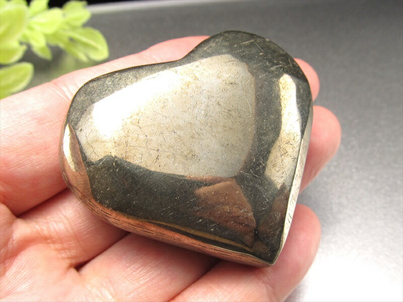 強力な邪気祓いの石 チャルコパイライト ハート型 磨き石タンブル 重さ80g-100g 完璧ともいわれる原石の結晶体 別名 フールズゴールド 愚者の黄金