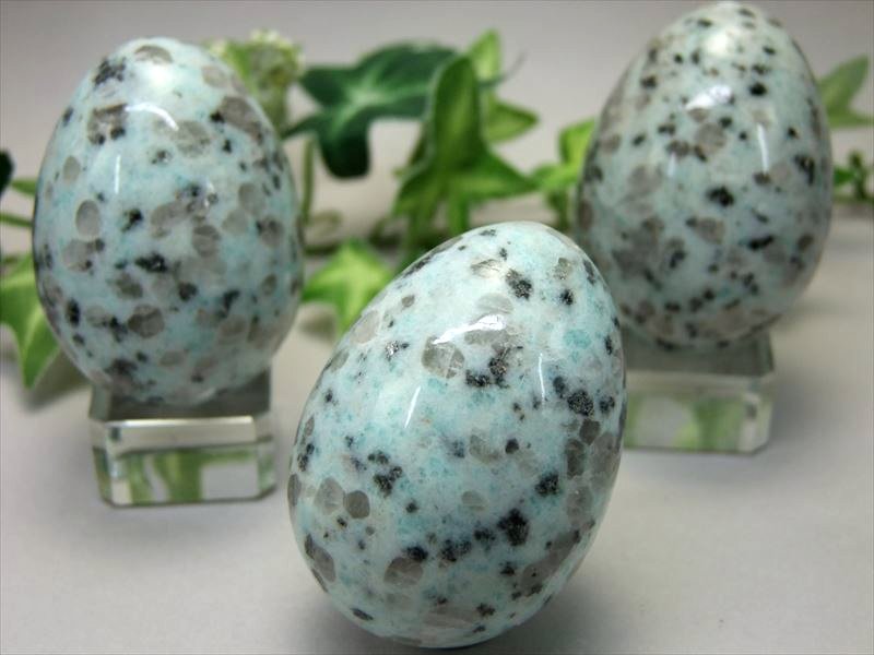 キウイクォーツ セサミジャスパー エッグ 卵型 置物 高さ約50mm 80g-95g前後 1個売り 人との調和を強める パワーストーン 天然石