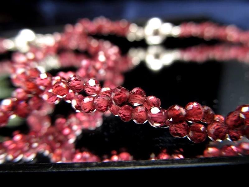 パワーストーン ガーネット ボールカット ねじりデザイン ワイヤー ブレスレット 幅約4mm 取り外し簡単なマグネット式 マグネットクラスプ付き