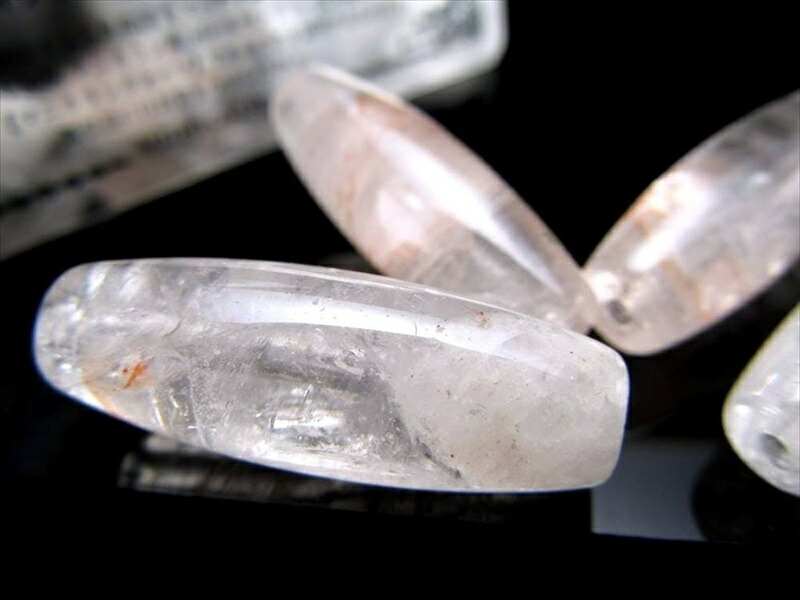 お手頃グレード マニカランクォーツ 天珠型 ビーズ 石サイズ：長さ約30mm 1個売り 地球最後の秘境ヒマラヤより直送