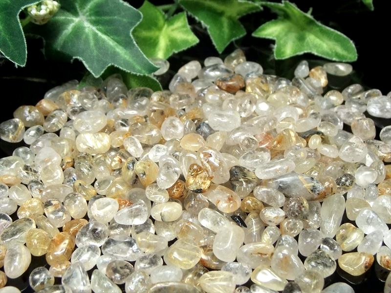 17周年記念価格 つるんと丸 たっぷり1キロ(小粒) ゴールドルチル(針入り) 水晶さざれ 1kg 約5ミリ-9ミリ 金運 勝負運