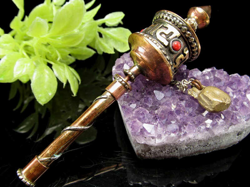 数量限定 真鍮製マニ車(マニぐるま・摩尼車・マニコロ・転経器) 長さ約8.5cm 趣あるヴィンテージ調 六字真言刻印 一回まわすだけで功徳を得る