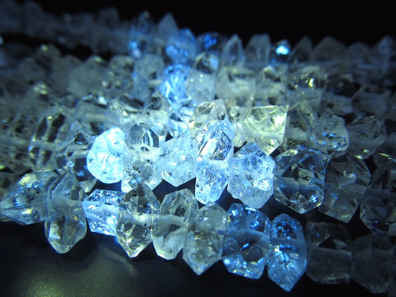 石サイズ幅4mm-7mm オイルインクォーツ 連 一連 長さ約38-40cm サイズS パキスタン産