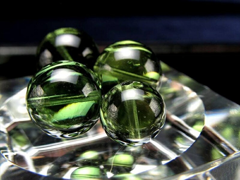 限定入荷 モルダバイト モルダウ石 ビーズ石 約8mm-8.5mm 1粒売り 宇宙起源の強大なパワー カルマの浄化・幸運と豊穣のお守り 濃厚グリーン 希少レア 本物