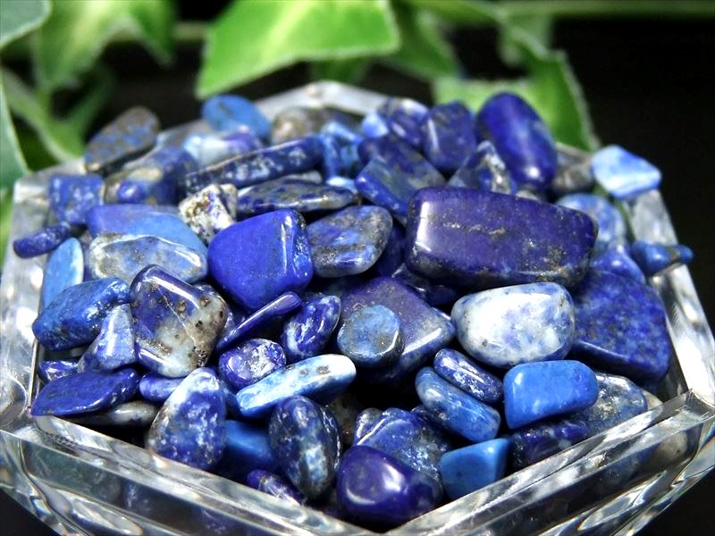 中粒 ラピスラズリ さざれ 約200g 粒の平均約4mm-13mm 幸運の象徴 世界最古のパワーストーン 深い瑠璃色 青金石 サザレ石 アフガニスタン産
