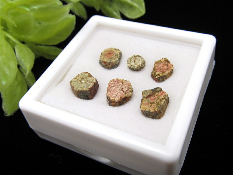レア国産原石 桜石 原石 6個セット 石サイズ 5mm-8mm 京都府を代表する石 古くから人々を魅了し続けてきた国産鉱物 亀岡の桜石 菫青石仮晶