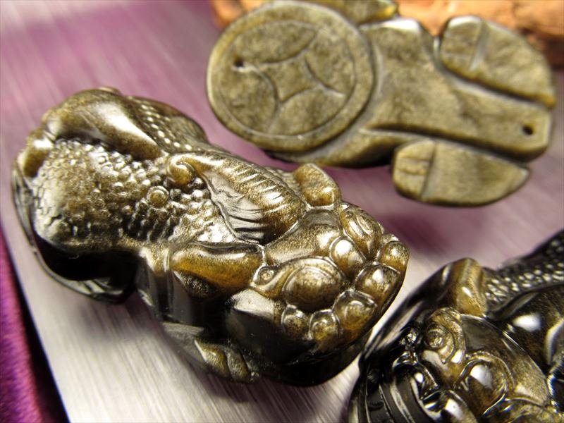 激安宣言 貔貅 ヒキュウ 財運 出世の象徴 お守りとしても ゴールデンシャインオブシディアン 黒曜石 貔貅 ヒキュウ タンブル 全長約43mm前後 メキシコ産