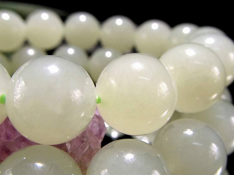 淡色グリーン 和田玉 青白玉 翡翠 ネフライト ブレスレット 約12mm×16珠前後 成功と繁栄を象徴する石 中国四大玉石 5月の誕生石 貴重 中国 ホータン地区産