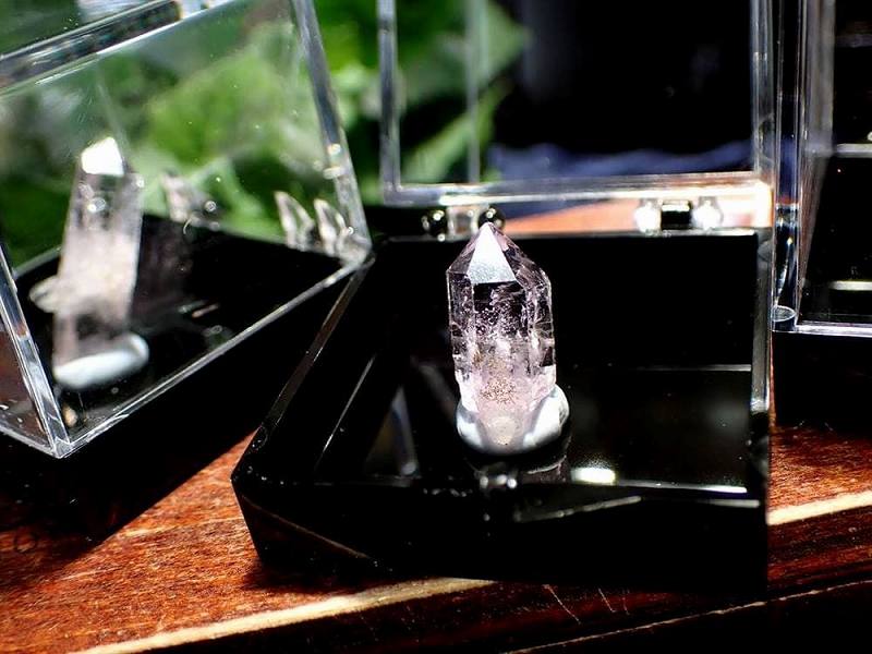 23:59までP2倍 ミニチュア原石シリーズ ベラクルス州産 アメジスト 結晶原石 ケース付き 石サイズ約12mm-20mm 世界で最も美しいアメジスト 採掘鉱山が閉山