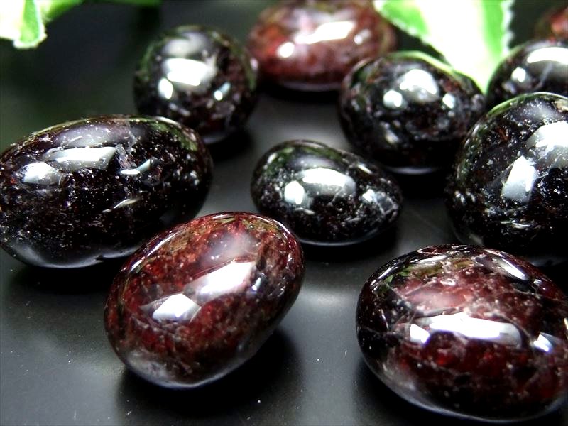 ガーネット 柘榴石 タンブル 詰め合わせ 一袋100g 約10-13個入り 1月の誕生石 アルマンダインガーネット インド産 パワーストーン 天然石