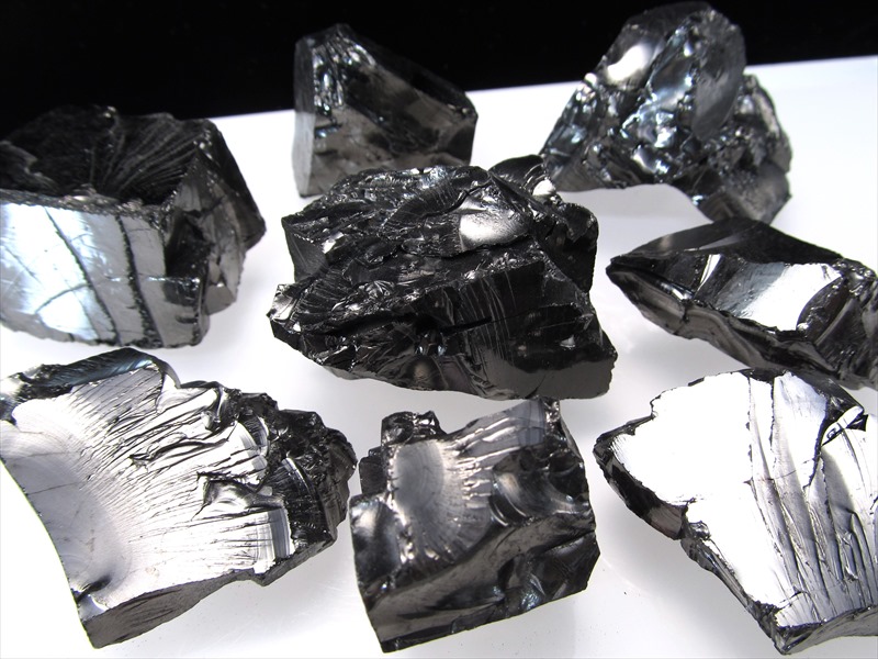 1個売り エリートシュンガイト 原石 80g-90g 光沢感満載 炭素高純度 地球上で唯一天然フラーレンを含む希少鉱物 カレリア共和国産 パワーストーン 天然石