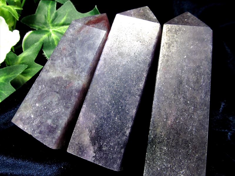 濃厚カラー 夜空のような色彩 ユニコーンストーン オベリスク 1個売り 重さ約30g-50g タワー置物 古代エジプト太陽神の象徴 偉業の象徴 レピドライト