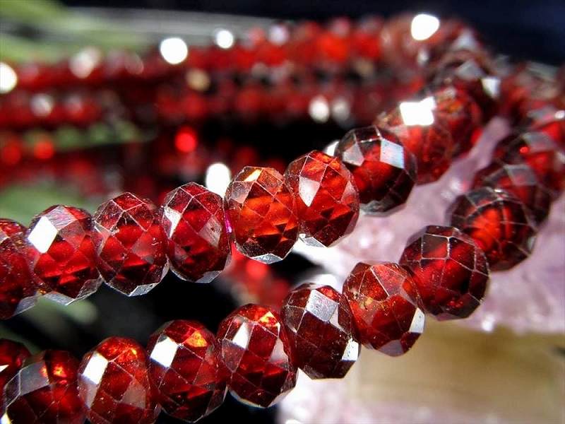 ヘソナイトガーネット ボタンカットブレスレット 約5mm シックなレッドオレンジカラー 努力を実らせる石 1月の誕生石 スリランカ産 パワーストーン 天然石