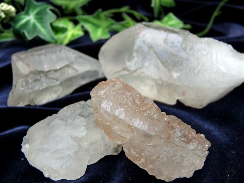 ヒマラヤ水晶 アイスクリスタル ニルヴァーナクォーツ 原石 重さ150g-180g 強力なパワーを持つ水晶 近年発見された水晶 ネパール産