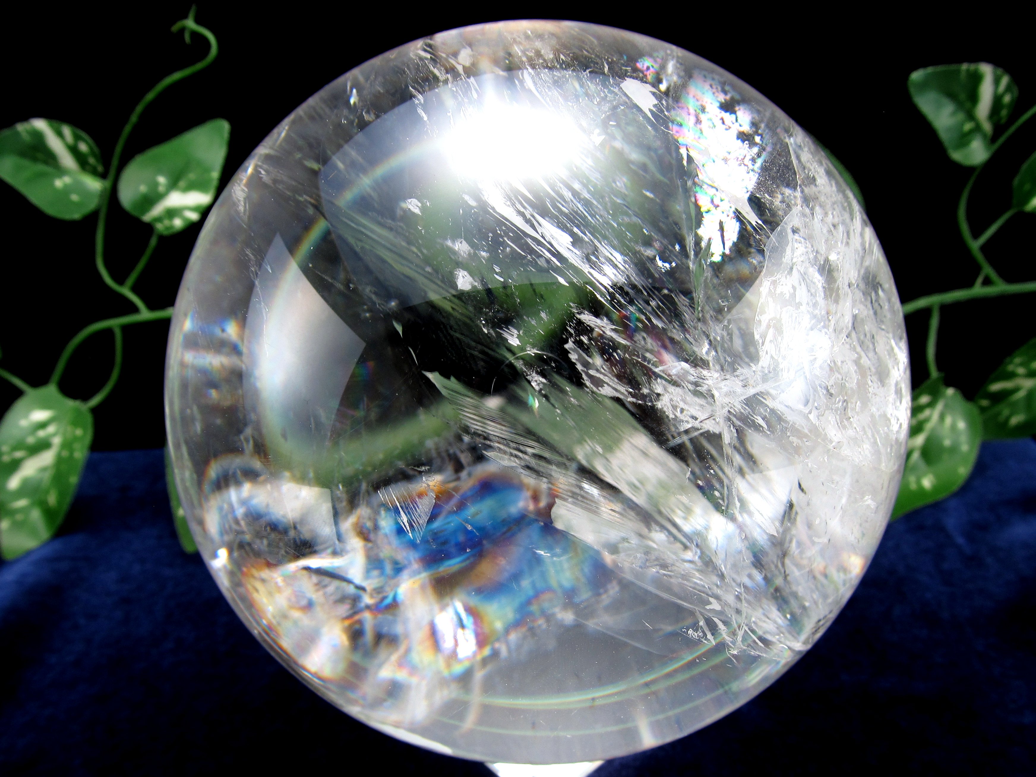 店頭展示中 最高級 5A レインボー水晶 丸玉 直径117mm 重さ2218g 虹入り水晶 透明感抜群 台座付き 一点もの 水晶玉 置物 天然水晶 パワーストーン 天然石
