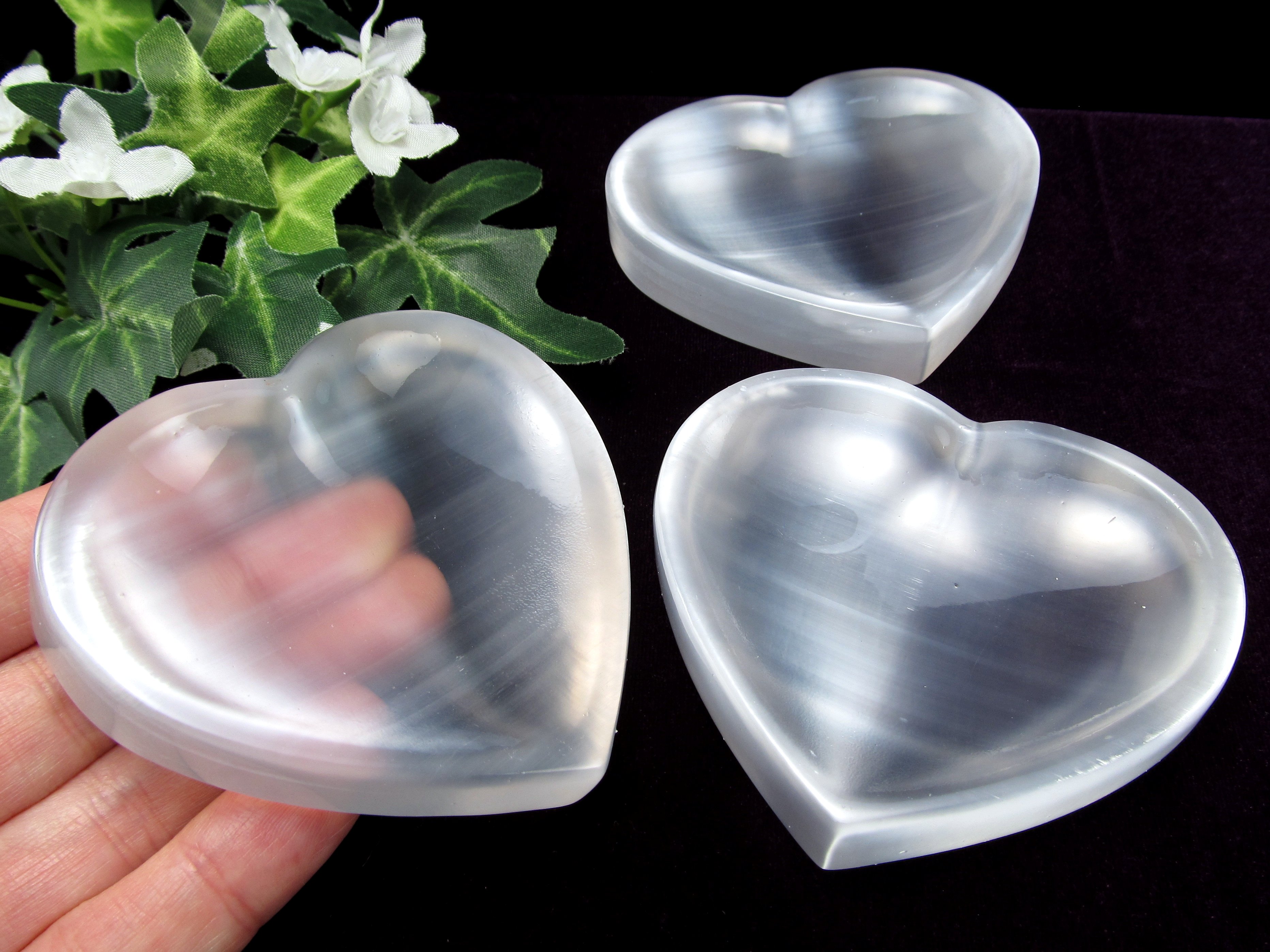 1個売り【ハート型 キャッツアイセレナイト プレート 皿】重さ80g-100g 聖母マリアのガラス シルクのような繊維質 ジプサム 透石膏 インテリアや贈り物に