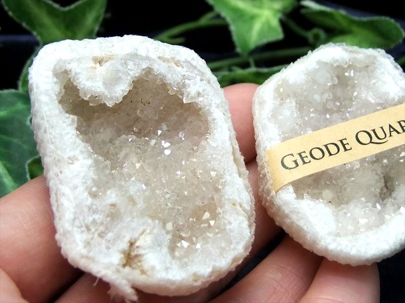 大人気ミニジオード 水晶 ジオード 昌洞 クラスター 1個売り 約15g-30g 幅約35mm-45mm 美結晶 天然石 空間浄化にもインテリアにも最適 モロッコ産