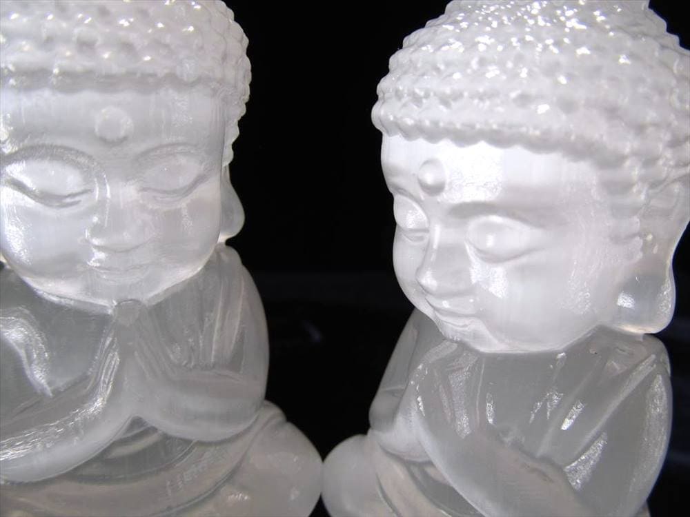 セレナイト (透石膏) お釈迦様 彫刻置物 高さ約5cm 1個売り Sサイズ 天上天下唯我独尊 聖母マリアのガラス インテリアや贈り物に