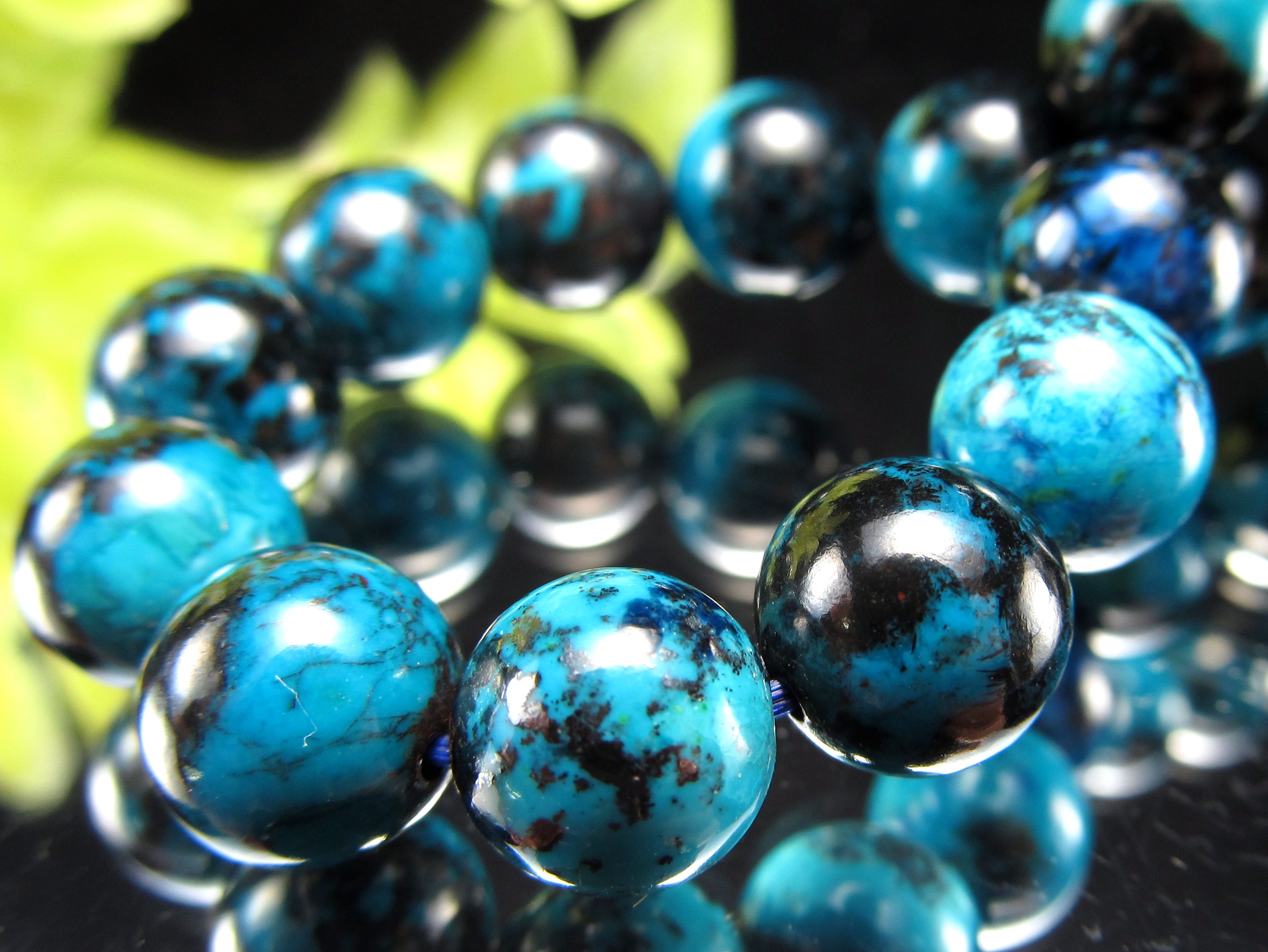 AAA+ 鮮やかなブルーグリーンカラー アイアンクリソコラ 珪孔雀石 ブレスレット 8.5mm~9mm×22珠 つやつや光沢 重厚感溢れるメタリックカラー