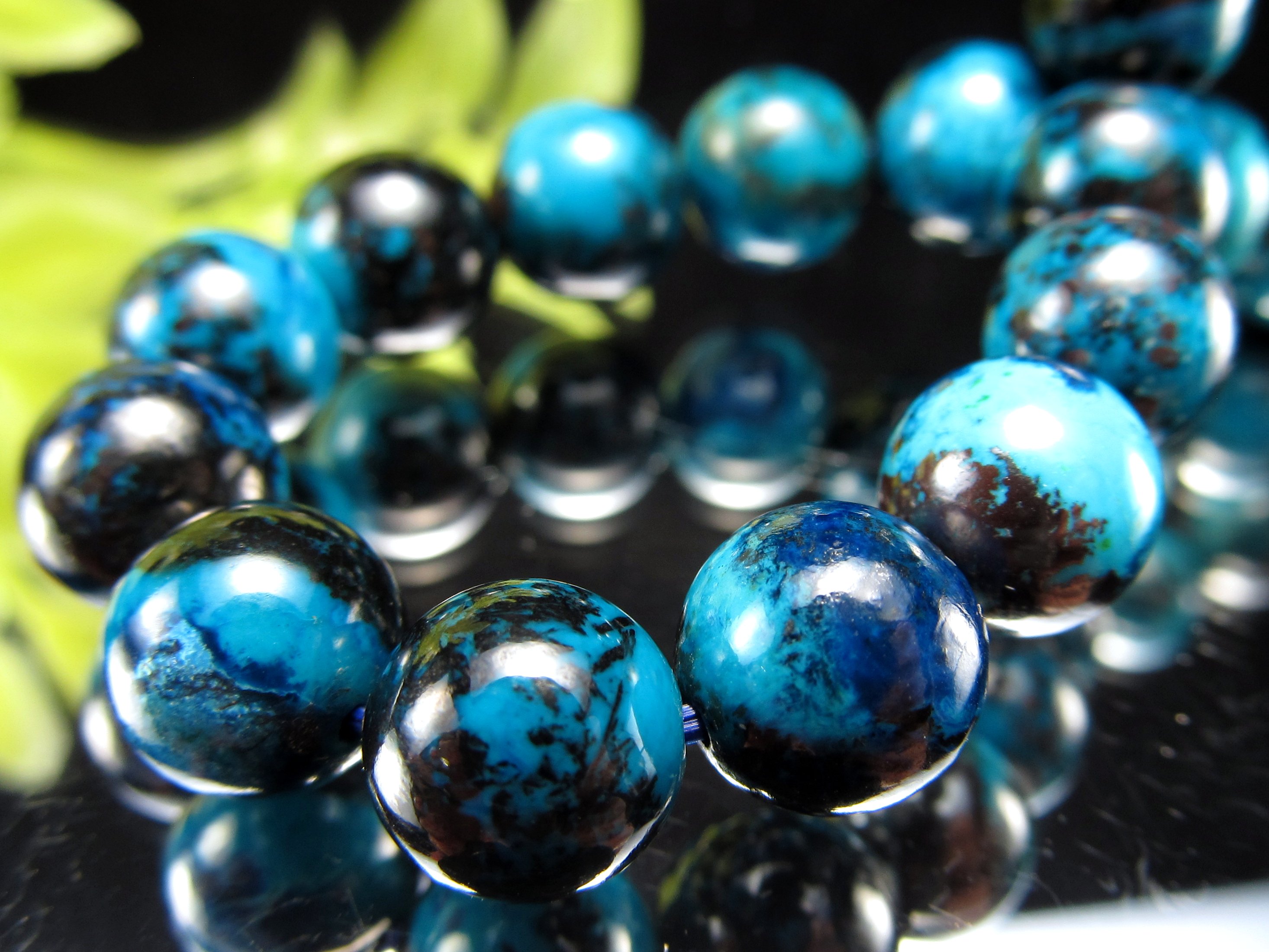 AAA+ 鮮やかなブルーグリーンカラー アイアンクリソコラ 珪孔雀石 ブレスレット 8.5mm~9mm×22珠 つやつや光沢 重厚感溢れるメタリックカラー