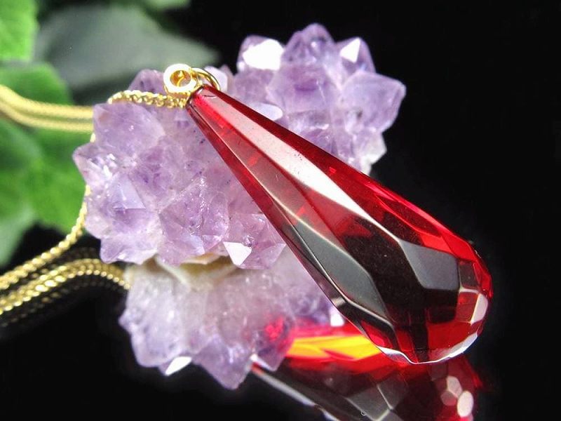 きらきらティアドロップカット ルビーレッドアンバー ネックレス 石サイズ縦約28.8mm チェーン長さ約44cm 発色美しいリトアニアアンバー 1点物 Silver925