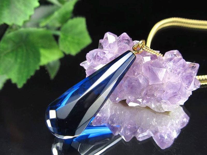 きらきらティアドロップカット サファイアブルーアンバー ネックレス 石サイズ縦約28.3mm チェーン長さ約44cm 発色美しいリトアニアアンバー 1点物 Silver925