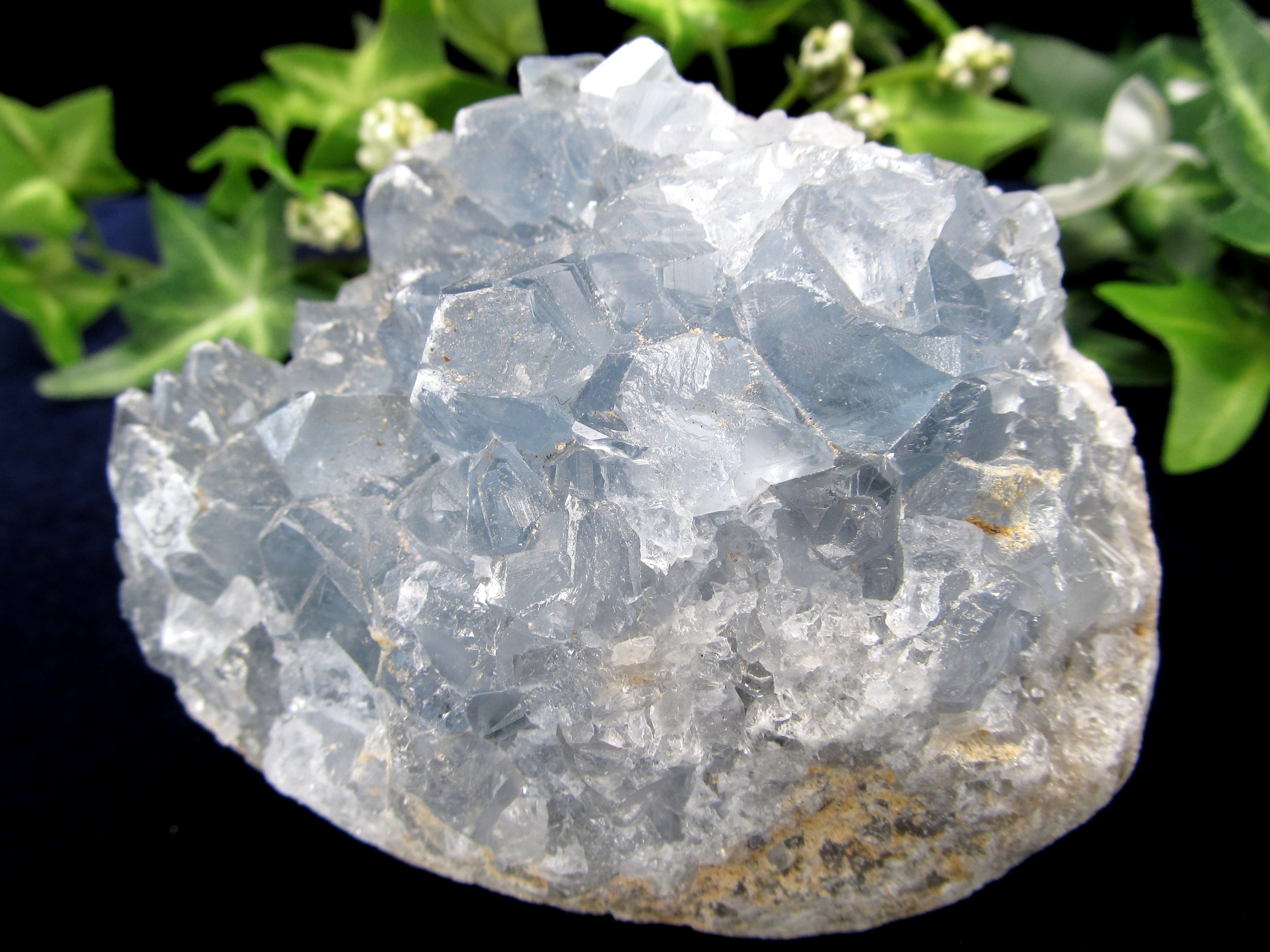 癒しのベビーブルー セレスタイト 原石 幅84mm 重さ541g 清浄、博愛、休息の象徴 極上天然石 天青石 透明感のある空色 一点もの マダガスカル産