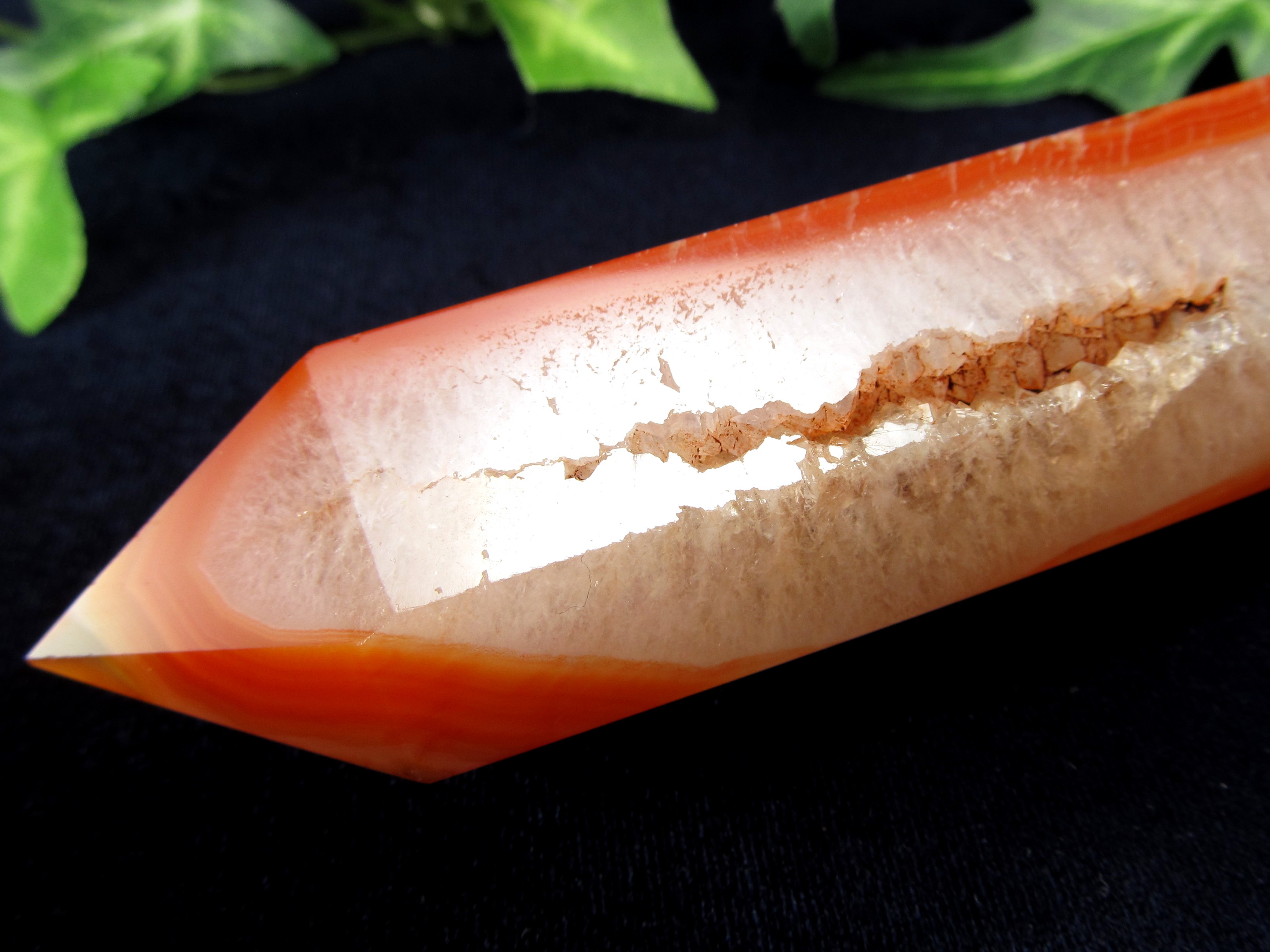 福運をもたらす笑顔の石 笑口サードオニキス トレジャーメノウ カーネリアン ポイント置物 高さ116mm 重さ119g 赤縞瑪瑙 笑福開運