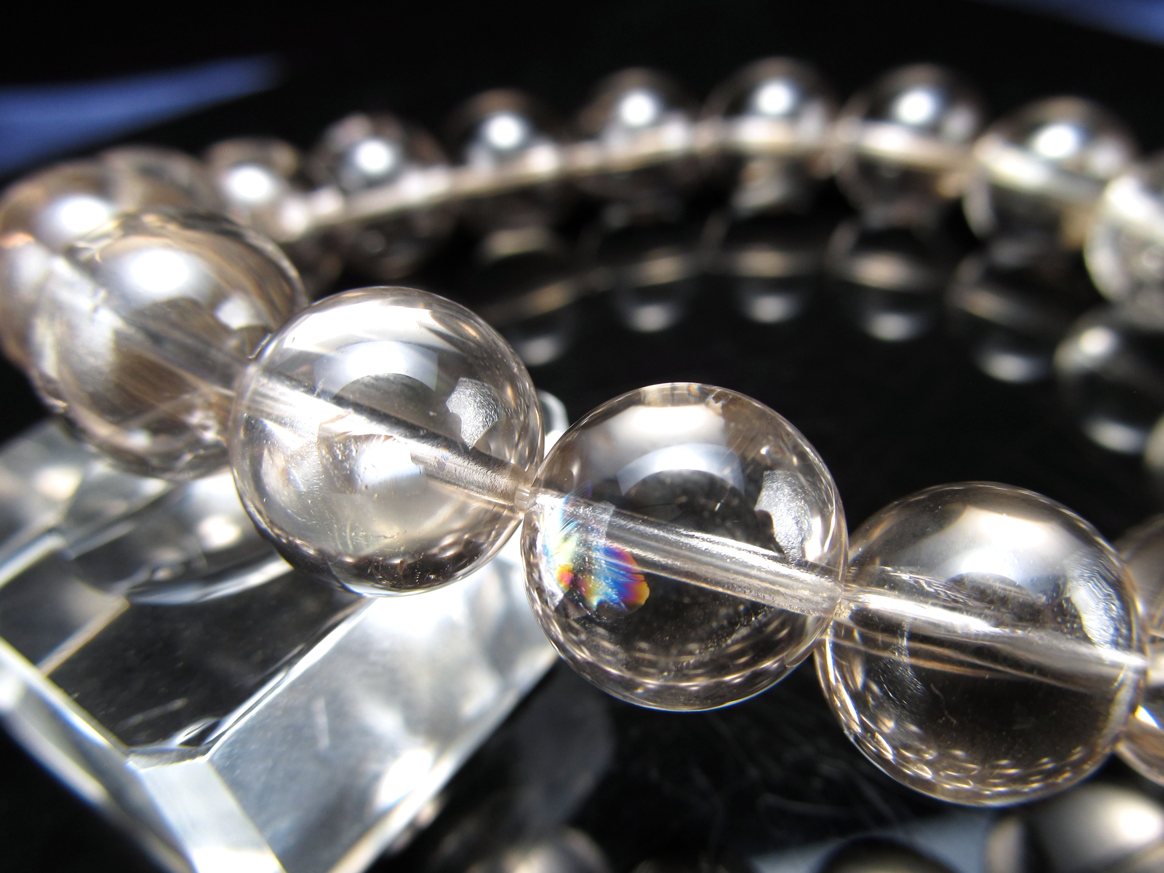 美麗な虹色の輝き アイリス スモーキー レムリアンシード ブレスレット 11mm-11.5mm×18珠 ギャランティーカード付き 幻の逸品を贅沢使用