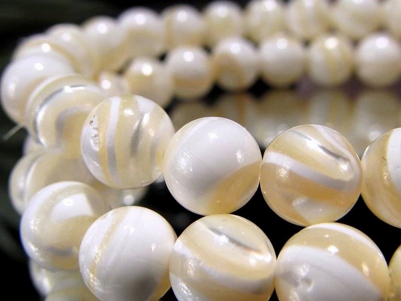 可愛らしいハニーカラー マザーオブパール ブレスレット 約7mm-7.5mm×24珠前後 真珠を産み出す母貝(貝殻) 子宝や繁栄の象徴