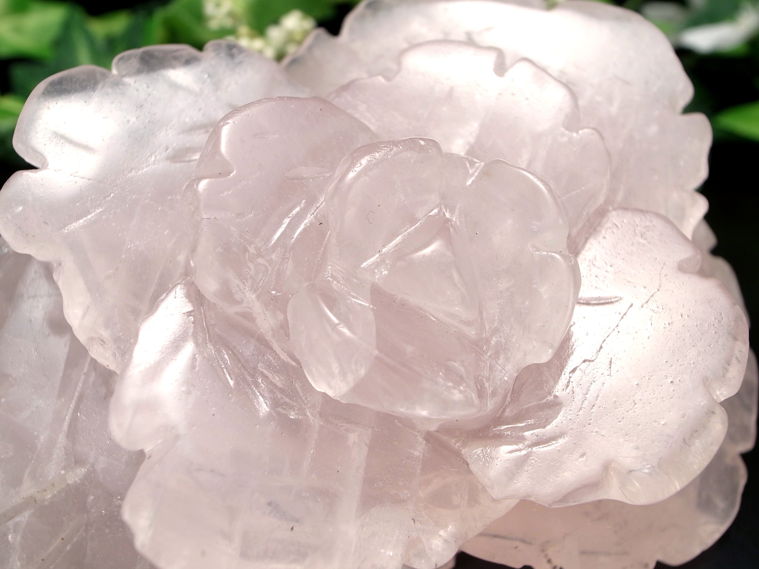 恋愛成就最高の組み合わせ ローズクォーツ 薔薇 彫刻 置物 高さ約44mm 横幅約108mm ローズ＆ローズ 艶感抜群 可愛らしいピンク