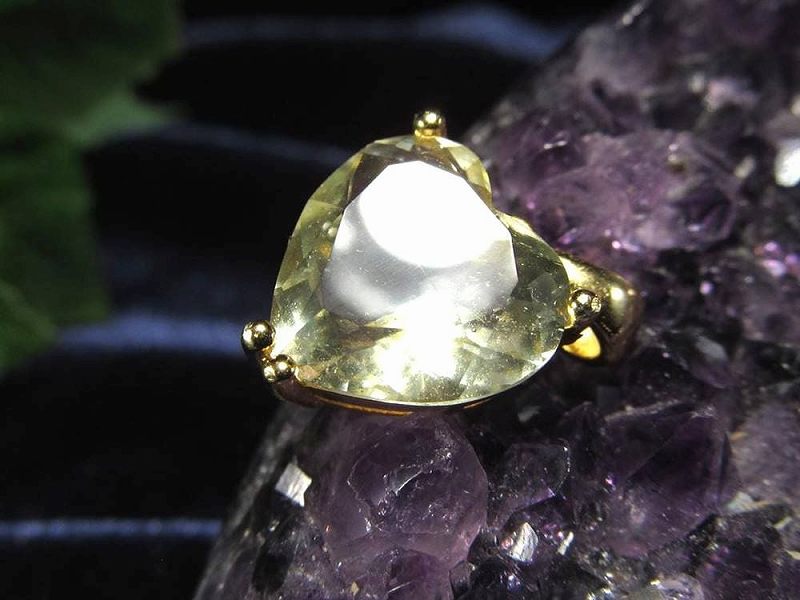 5A リビアングラス ハートカット ペンダントトップ 石サイズ縦約12.7mm×約12.1mm 豪華な大粒 極上宝石質ジュエリー キラキラハートカット