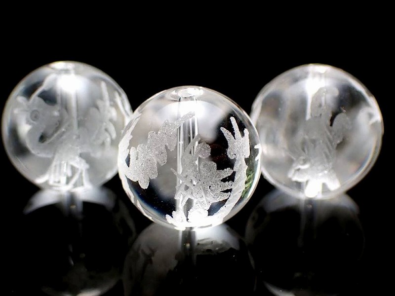 【1粒売り】素彫り【水晶 四神彫り ビーズ】14mm前後 1珠で四神が揃う逸品 手彫りの傑作 高品質天然水晶使用 4月の誕生石【四神相応】【ブラジル産】
