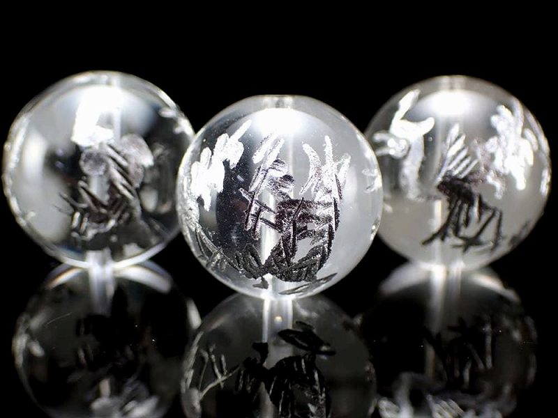 1粒売り 銀塗り 水晶 四神彫り ビーズ 12mm前後 1珠で四神が揃う逸品 手彫りの傑作 高品質天然水晶使用 4月の誕生石 四神相応 ブラジル産