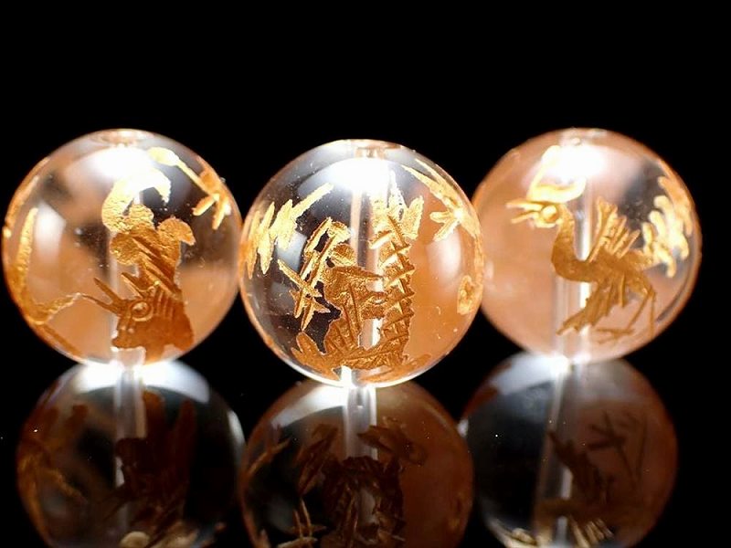 1粒売り 金塗り 水晶 四神彫り ビーズ 10mm前後 1珠で四神が揃う逸品 手彫りの傑作 高品質天然水晶使用 4月の誕生石 四神相応 ブラジル産 パワーストーン