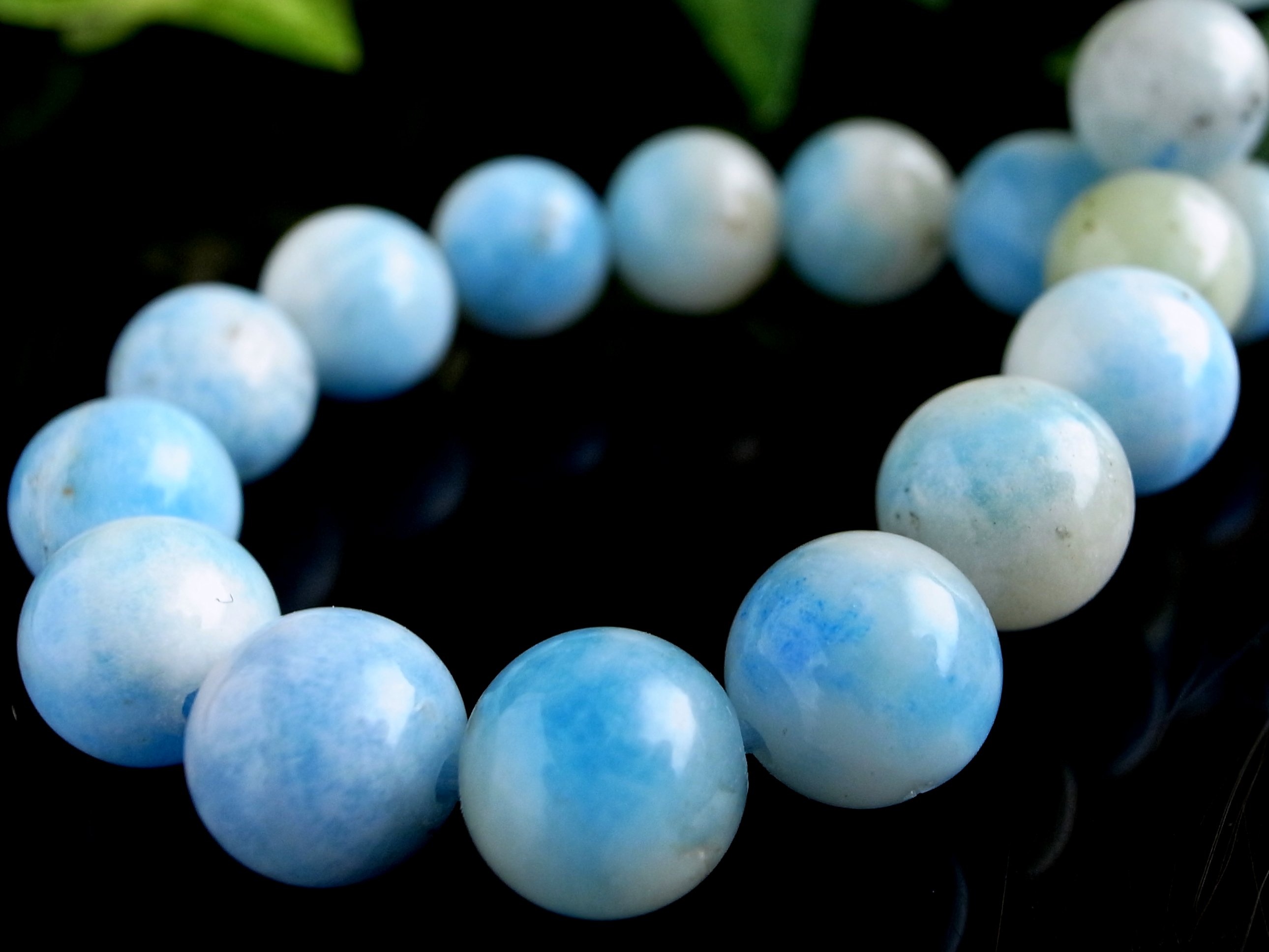 神秘的なオレンジイエロー発光 3A+ アフガナイト ブレスレット 7mm-7.5mm×26珠 心の鎮静化・集中の石 ブルーグリーン×ホワイト レアストーン 一点物