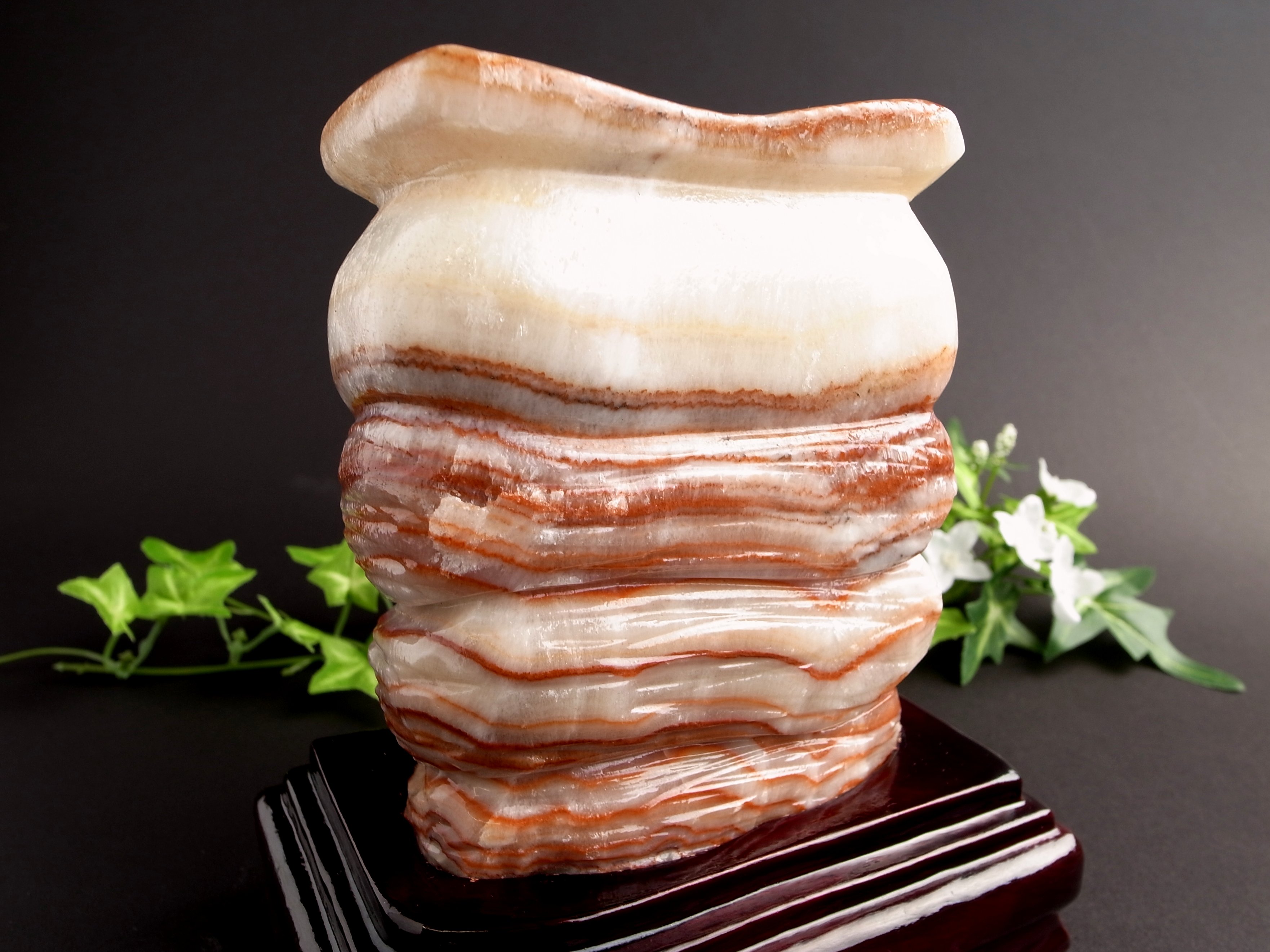 まるで豚肉！招財のお守り ポークストーン (豚肉石) 置物 木製専用台座付 重さ約1735g 高さ約152mm 少量限定