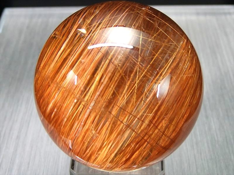 バイヤー厳選！ほんのりキャッツアイ効果 S級 オレンジルチルクォーツ 丸玉 台座付き 直径約56.1mm 重さ247g