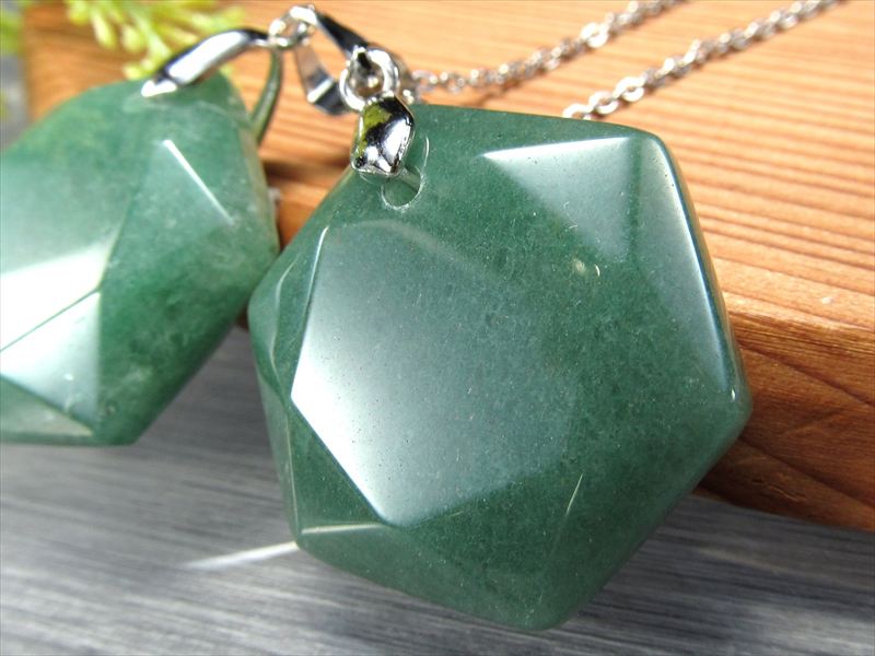 アベンチュリン 六芒星カット ペンダントトップ 石サイズ縦約28mm 『癒しとリラックスの石』