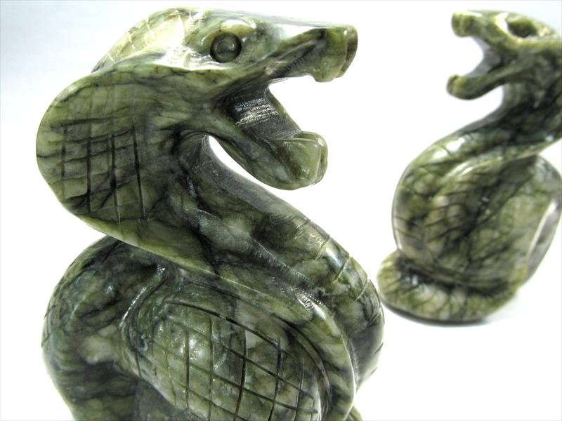 サーペンティン コブラ(蛇彫り) 彫刻置物 1個売り 高さ80mm前後 へび 唯一無二の模様 癒しと旅の守護石 ヘビ彫刻