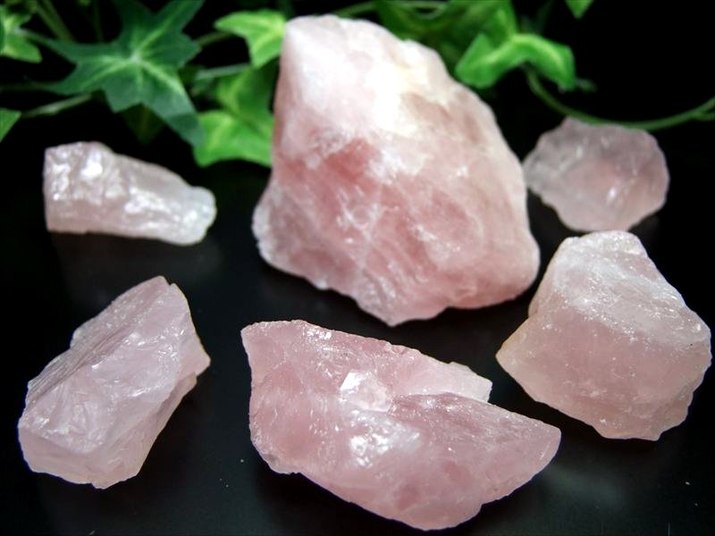 200gセット売り ディープローズクォーツ ラフ 詰め合わせ 200gパック 3個-5個入り 透明感抜群 つやつや濃いピンク マダガスカル産 パワーストーン 天然石