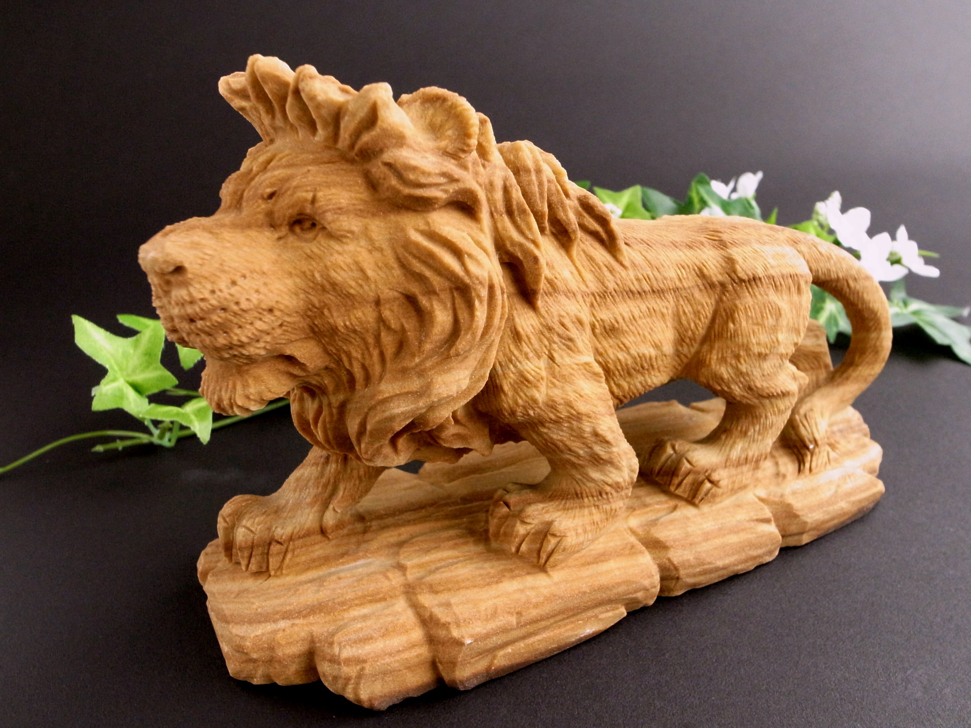 【店頭展示中】本物の質感 縁起物 ジャスパー ライオン 彫刻置物 最大幅 約195mm 重さ 約1118g 獅子の彫刻 天然石の質感を活かした彫刻 1点物