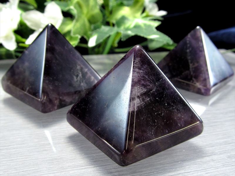 濃厚発色 アメジスト ピラミッド 置物 1個売り 幅約30mm×30mm アメトリンあり 天然石 パワーストーン 愛の守護石 紫水晶 2月の誕生石