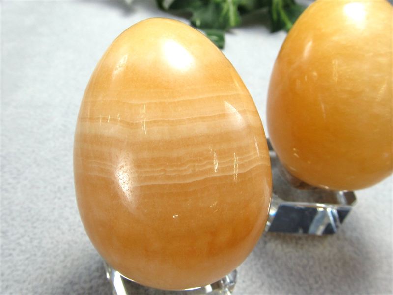 アラゴナイト エッグ型 置物 重さ約80g-90g前後 高さ50mm前後 明るいエネルギーで人気を引き寄せる 卵型原石 タマゴ パワーストーン 天然石