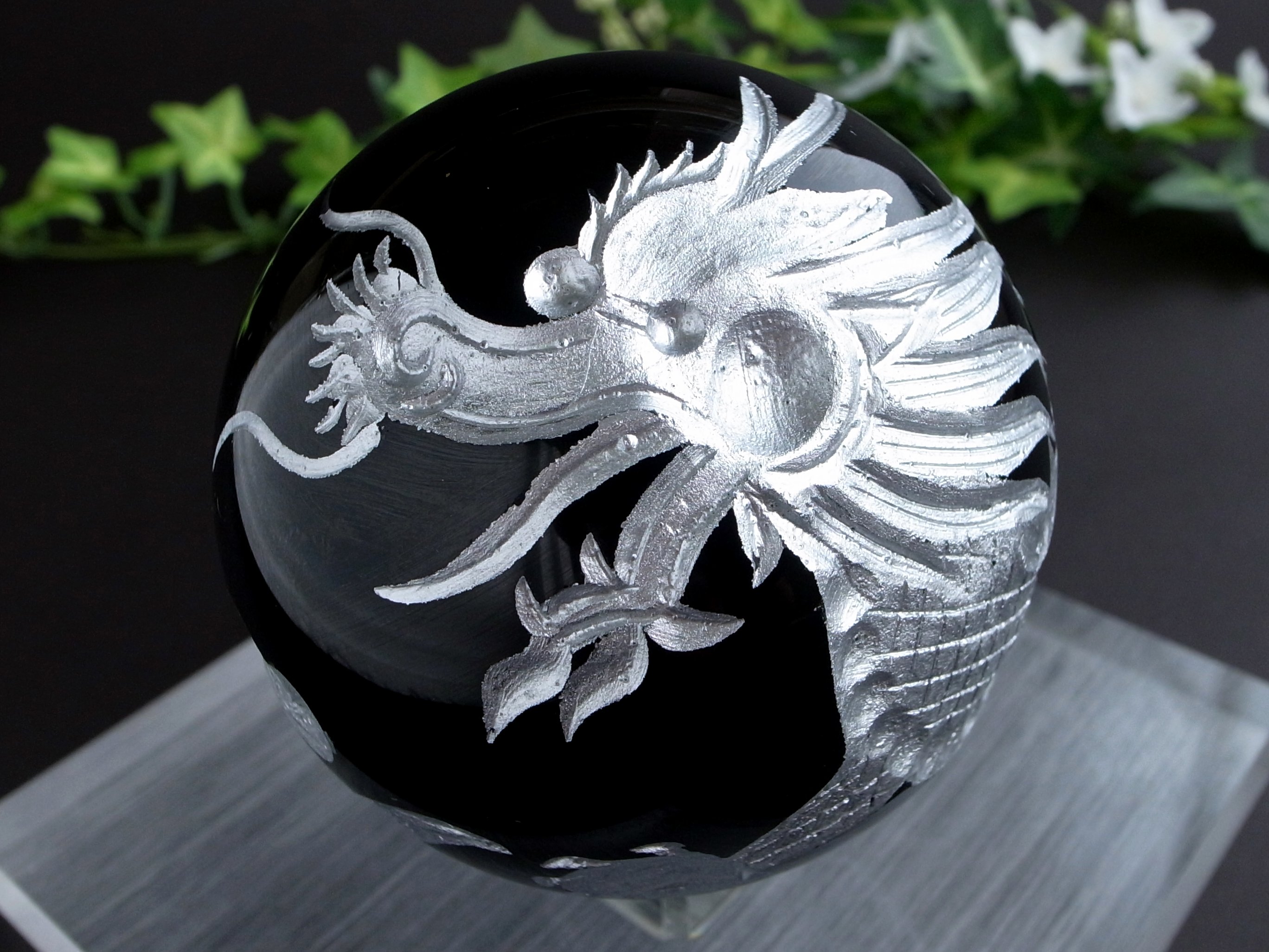 大吉開運 五本爪龍神彫り 秀逸な繊細彫刻 縁起物 五本爪龍彫り オブシディアン 丸玉 サイズ約79mm 重さ662g ドラゴンボール 龍玉 付き パワーストーン 天然石